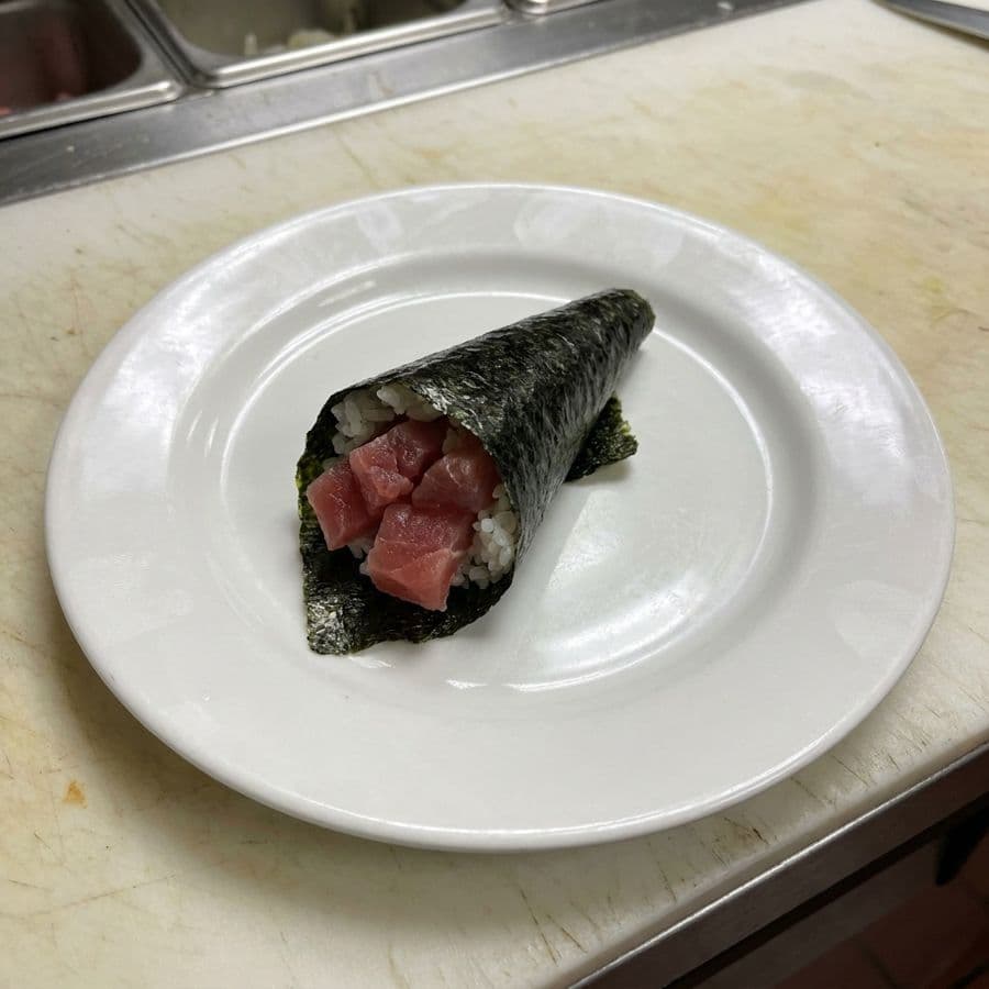 16. Tuna Hand Roll (1 Pc.)