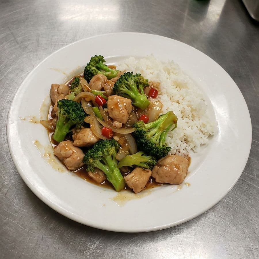 Chicken with Broccoli (Including Rice)