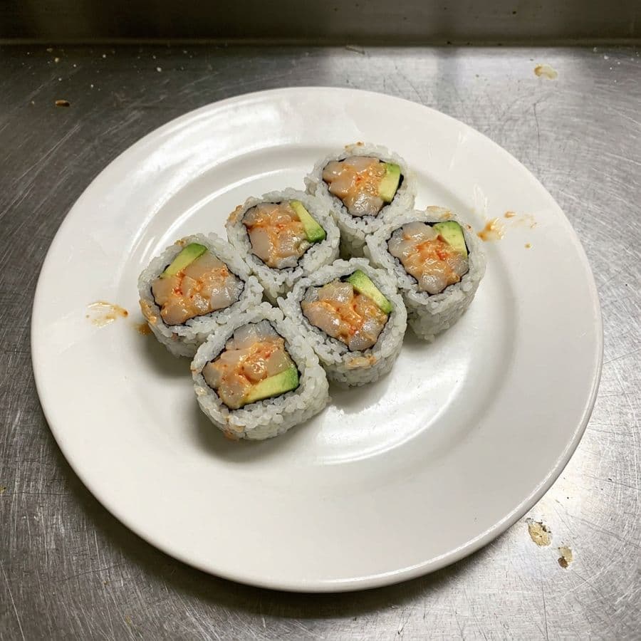 20. Spicy Scallop with Avocado Roll (6 Pcs.)