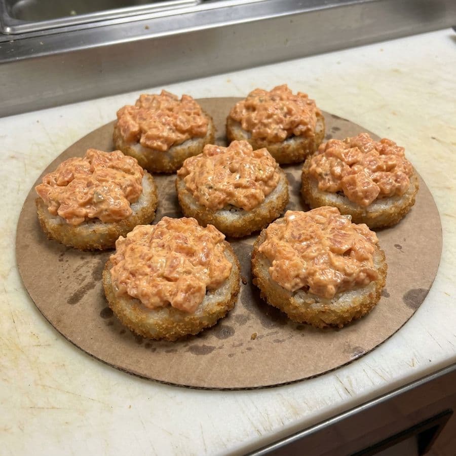 22. Spicy Salmon Pizza (6pcs)