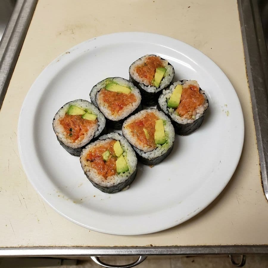 38. Spicy Salmon with Avocado Roll (6pcs)