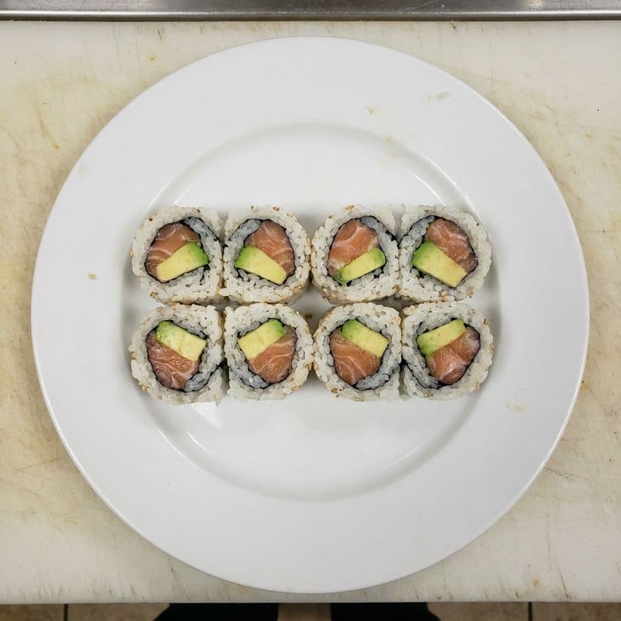 32. Salmon Avocado Roll (6pcs)