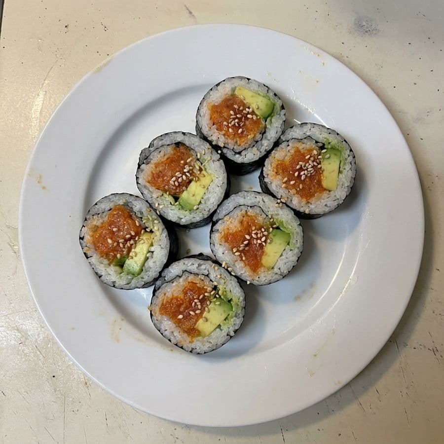 36. Spicy Tuna with Avocado Roll (6pcs)